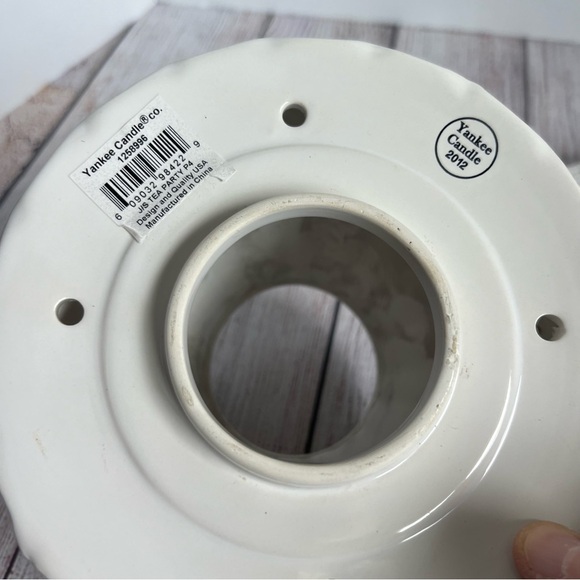 Yankee Candle Tea Party Topper 2012 - Picture 3 of 4